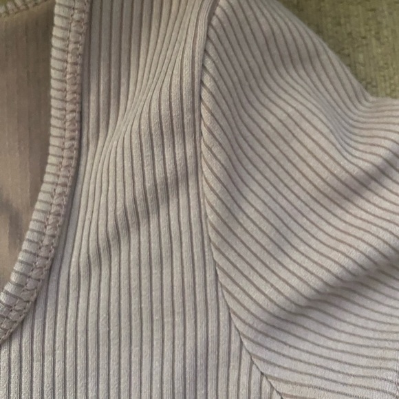 NWOT Fitted Ribbed Baby Tee - Hollister - Picture 5 of 8